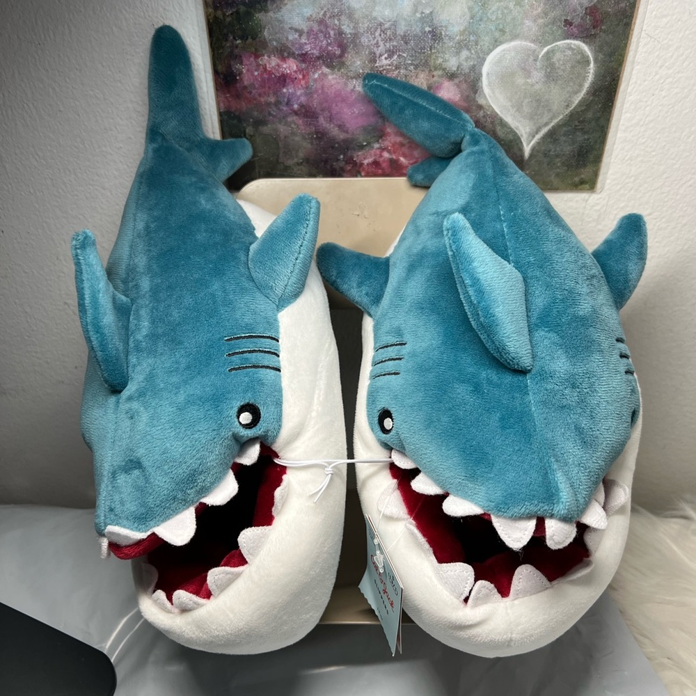 NWT Cat & Jack Knox Shark Slippers
